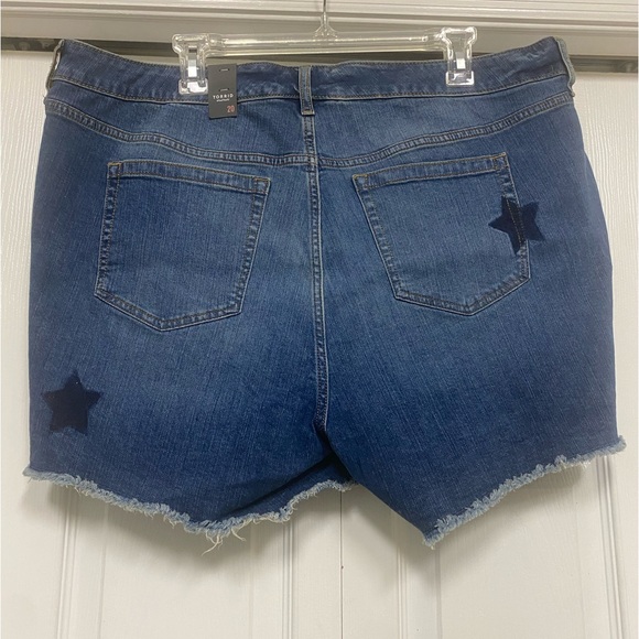 Torrid Denim Cut off Jean Shorts Star Design Stretch Medium Wash size 20- New - Picture 13 of 14